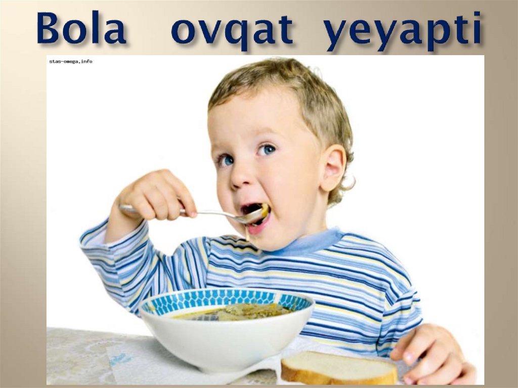 Bola ovqat yeyapti